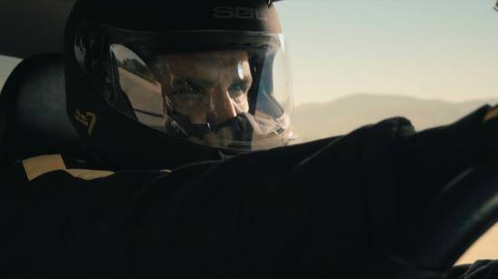 자사 광고에 직접 출연한 마하셔 S-OIL CEO는 무거운 레이싱 장비를 착용하고서도 촬영 내내 웃음을 잃지 않았다는 후문이다. ⓒ S-OIL