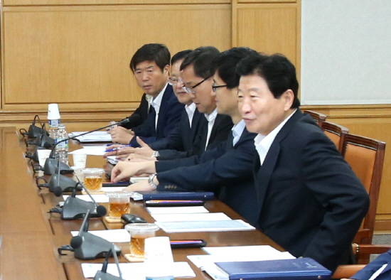 안상수 창원시장이 간부회의를 주재하고 있다. ⓒ 창원시