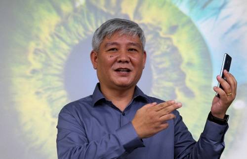 김형석 삼성전자 무선사업부 개발팀 상무가 갤럭시노트7 홍채인식과 관련해 브리핑을 하고 있다. ⓒ 삼성전자