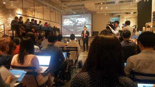 석재호 엠즈씨드 대표가 '폴 바셋 바리스타 캡슐'과 관련해 생두 소싱, 미디엄 로스팅, 일관성 있는 품질을 위한 노력에 대해 설명하고 있다. = 하영인 기자