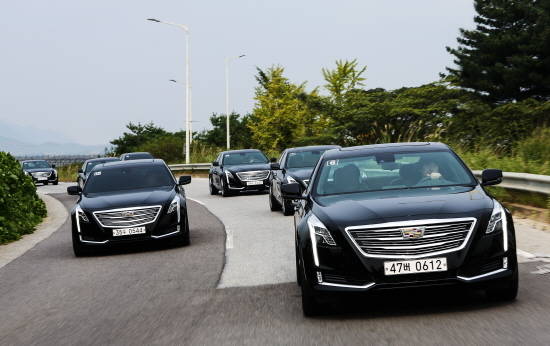 CT6는 혁신적인 신소재 적용과 새 아키텍처를 바탕으로 탄생한 캐딜락의 럭셔리 플래그십 세단이다. ⓒ GM코리아