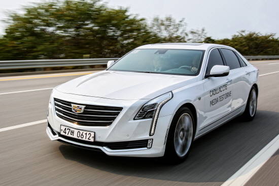 캐딜락의 새로운 대형 세단 모델을 위해 개발된 오메가(Omega) 아키텍처를 기반으로 탄생한 CT6. ⓒ GM코리아