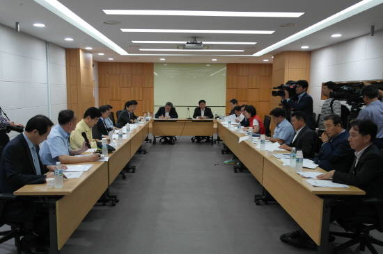 새누리당 부산시당이 13일 부산역 회의실에서 12일 발생한 지진과 관련해서 긴급 재해대책회의를 개최했다. ⓒ 새누리당 부산시당