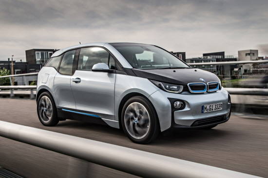 BMW i3는 최적의 균형과 무게 배분으로 BMW의 슬로건인 드라이빙의 즐거움(Sheer Driving Pleasure)을 그대로 실현한다. ⓒ BMW 코리아