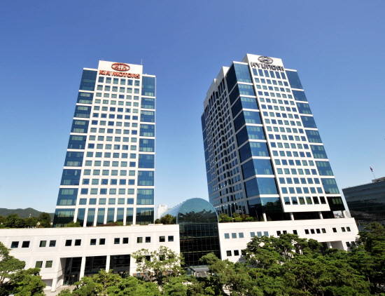 기아차는 직접 상담사에 대한 기본 교육 담당, 가이드라인에 따라 협력업체에서 자체적으로 교육을 실시하기도 한다. ⓒ 기아자동차