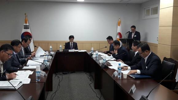 조규일 서부부지사가 '2016년 농수산물 수출목표 달성'을 위한 2차 회의를 개최하고 있다. ⓒ 경남도 서부청사