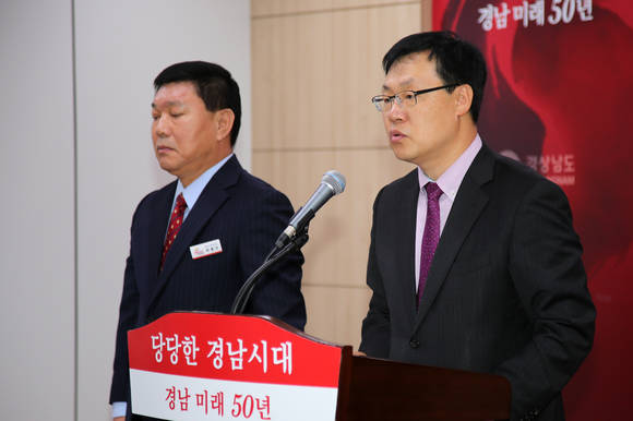 경상남도 하병필 기획조정실장이 2017년도 경남도 예산에 대해 설명하고 있다. ⓒ 프라임경제