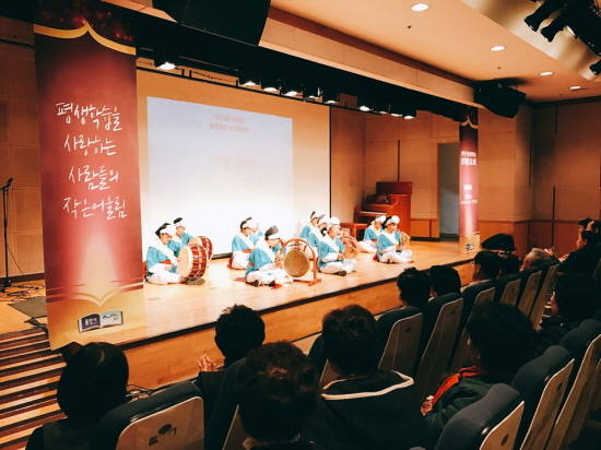 17일 용인시여성회관 작은어울마당에서 올해의 평생학습 성과를 공유하는 성과발표회가 진행됐다. ⓒ 용인시