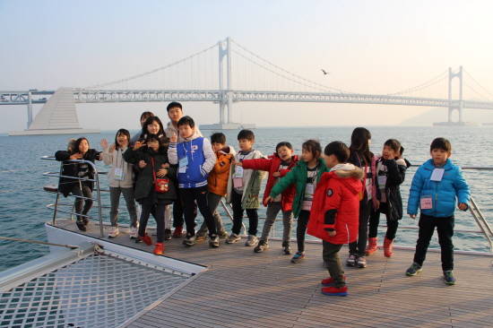 전북 진안 조림초등학교 학생들이 요트체험을 하기 위해 방문했다. ⓒ 아르피나