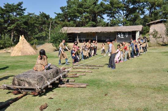 화슨군은 '세계유산 화순고인돌'의 우수성을 널리 홍보하기 위해 지난 11월부터 2017년 6월까지 다양한 문화체험 프로그램을 운영하고 있다. ⓒ 화순군