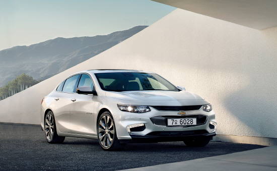 이전 모델이 2012년 한국신차안전도평가에서 역대 최고 점수를 획득한 바 있는 쉐보레 말리부가 안전도 최고점을 기록하며 '올해의 안전한 차'에 등극했다. ⓒ 한국GM