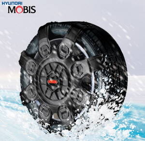 원터치 방식의 '뉴 그레이트-X' 프리미엄 스노우체인은 여성 운전자도 30초 만에 장착할 수 있다. 이처럼 사용성을 높여 사용자 편의를 극대화했다. ⓒ 현대모비스