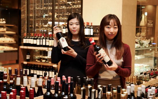 롯데호텔부산은 12월15일부터 30일까지 호텔1층 로비서 2016년 마지막 '와인 바자'를 개최한다. ⓒ 롯데호텔부산