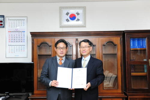 구리시 고문변호사에 위촉된 김민규 변호사(왼쪽) ⓒ 구리시