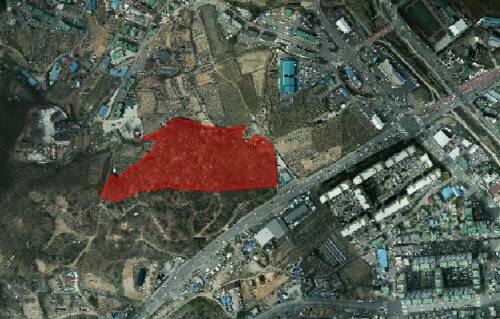 빨간색으로 표시된 부분이 탄벌동 공동묘지. 이곳에는 현재 850여기의 분묘의 대부분이 무연고인 채로 방치돼 있다. ⓒ 광주시