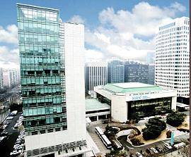 한국거래소가 지난 10월부터 지수정보이용료를 부과하는 것에 대해 이미 지불하고 있는 지수이용료에 지수정보이용료를 부과하는 것은 과도하다는 지적이 나온다. ⓒ 한국거래소