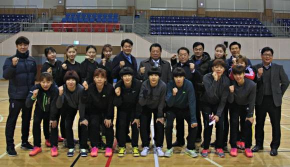 광주시체육회 임원들은 신년을 맞아, 동계훈련중인 선수와 지도자들을 격려했다. 사진을 여자핸드볼팀. =광주시체육회