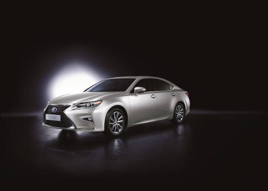 하이브리드 엔진을 장착한 차량은 지난해 직전년대비 66.1% 증가한 1만6259대가 팔렸으며, 수입차시장 점유율도 '역대 최고치'인 7.2%를 기록했다. ⓒ 한국토요타