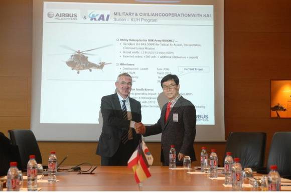 송도근 시장과 로이 포쉐홍 부사장이 항공산업에 대한 적극적인 협력을 약속하고 있다. ⓒ 사천시