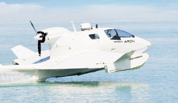 고속 주항중인 위그선 아론M50 모습. ⓒ ㈜아론비행선박산업