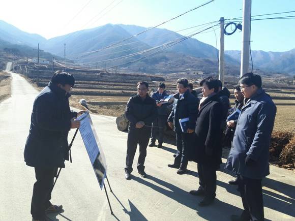 조규일 경남도 서부부지사가 산청 한방항노화 산업단지 에정부지를 점검하고 있다. ⓒ 경남도 서부청