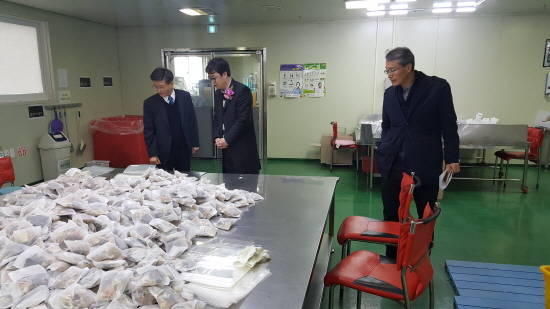 조종래 청장은 8일 기장물산(주)을 방문해 업계 애로사항을 청취하는 등 중소 중견기업 지원을 위한 본격 행보에 나섰다. ⓒ 부산중소기업청