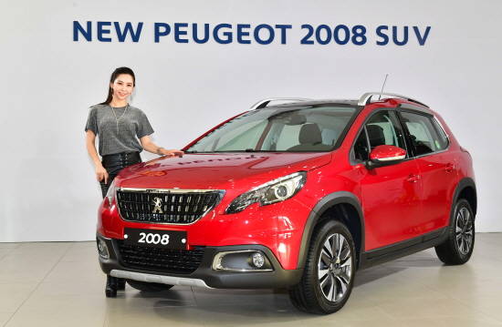 이번에 새롭게 출시된 뉴 푸조 2008 SUV는 새롭게 변화된 다이내믹하고 스포티한 외관에 SUV 오프로드 특징을 재해석한 '그립컨트롤'을 적용하면서 정통 SUV다운 면모를 과시한다. ⓒ 한불모터스