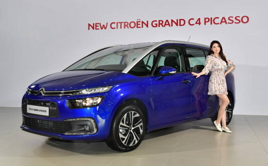 '디젤 7인승 MPV' 시트로엥 그랜드 C4 피카소는 고효율 디젤 엔진을 탑재하고, 특유 개방감과 다양한 편의장치 등 특장점으로 '수입차 대표 패밀리카'로 자리매김하고 있다. ⓒ 한불모터스