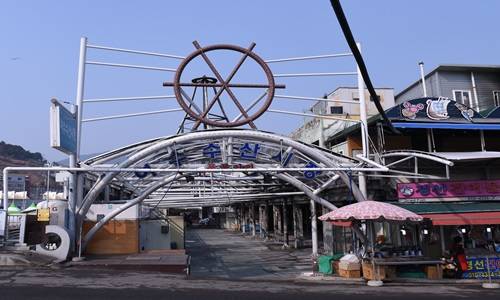 화재가 난 여수수산시장 모습. ⓒ 여수시