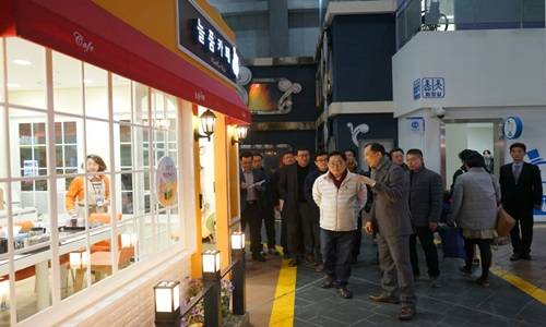 조충훈시장과 관계자들이 성남 잡월드 직업체험관을 둘러보고 있다. ⓒ 순천시