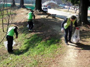 전남대 한걸음봉사회 교내 환경정화활동 =전남대
