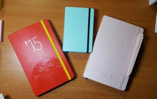 최근 다이어리 열풍의 큰 이유라고 할 수 있는 스타벅스X몰스킨 콜라보레이션 플래너. = 전혜인 기자