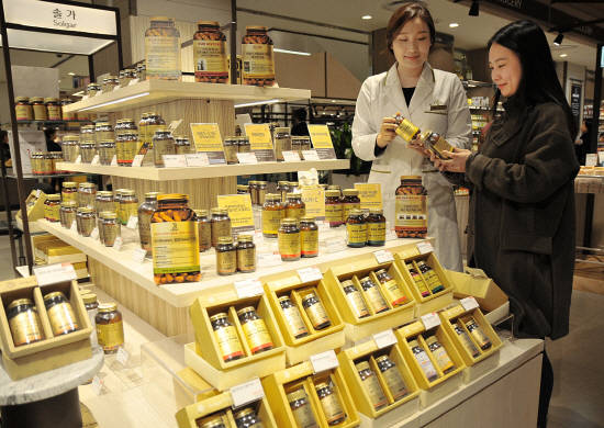 롯데백화점 대구점 솔가매장에서 환절기를 대비해 건강식품을 선보인다. ⓒ 롯데백화점 대구