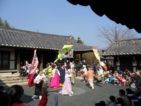 하동군 최참판댁에서 마당놀이가 펼쳐지고 있다. ⓒ 하동군청