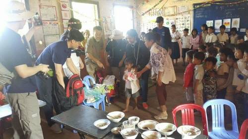 한국문화봉사단이 몬돌키리 인근 학교를 방문해 현지조사를 실시하고 있는 모습. ⓒ 한국문화봉사단