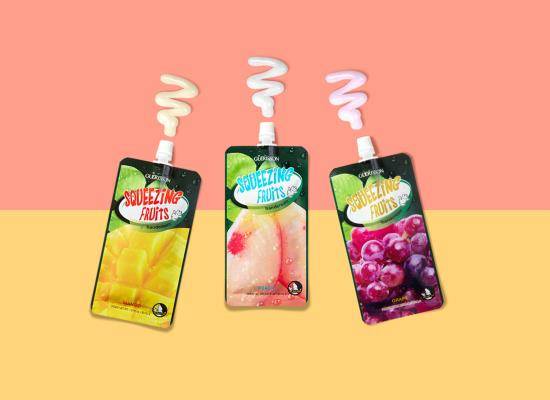 스킨케어 브랜드 '게리쏭'은 과일주스를 연상시키는 패키지에 과일추출물과 마유, 씨드버터 등을 함유한 '게리쏭 스퀴징 후르츠 핸드크림'을 선보였다. ⓒ 클레어스코리아