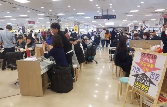 LG G6의 흥행 지표는 첫 주말인 11~12일이 지나봐야 명확히 알 수 있을 것으로 보인다. 사진은 신도림 테크노마트. ⓒ 프라임경제