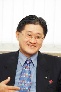 서경배 아모레퍼시픽그룹 회장의 1997년 취임 무렵 사진. ⓒ 아모레퍼시픽