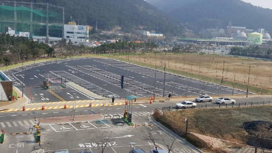 부산관광공사는 용호만유람선터미널 이용객과 관광객을 위한 인프라 강화의 일환으로 172대가 주차 가능한 용호부두 공영주차장의 문을 열었다. ⓒ 부산관광공사