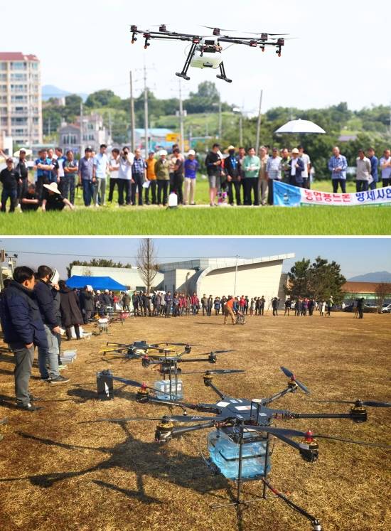 첫번째 사진은 지난해 7월 경남 함양읍 용평리 한들 논에서 농업용 드론을 이용해 벼의 병충해을 없애는 '시연회' 모습이예요. 아래 사진은 충청남도에서 올해 1월 농업용 드론 시연회 모습이예요. 전국 농촌에서 농업용 드론을 이용해 농사를 지으려는 사람들이 많아지고 있어요. ⓒ 함양군청, 충청남도 농업기술원