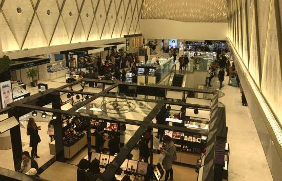 지난 주말 방문한 롯데면세점은 중국인 관광객의 수가 급격하게 줄어든 모습이었다. = 백유진 기자