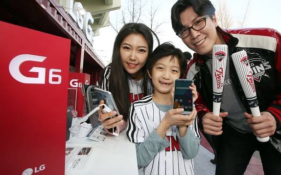 LG전자가 잠실 야구장에 G6 체험존을 마련한다. ⓒ LG전자
