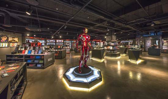 신세계사이먼은 키덜트 족을 겨냥해 마블의 인기 캐릭터 제품을 판매하는 ‘마블스토어’를 유치했다. ⓒ 신세계사이먼