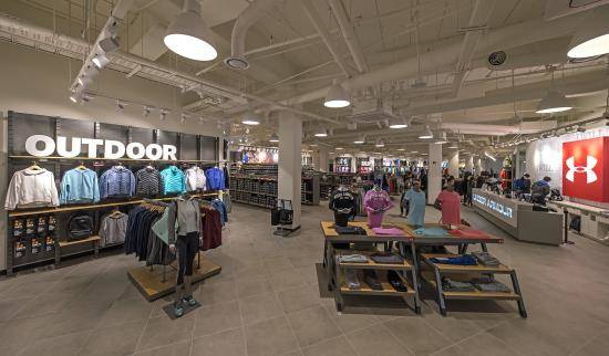 스포츠 브랜드 '언더아머'는 시흥 프리미엄 아울렛에 전국 최대 규모의 매장을 오픈한다. ⓒ 신세계사이먼