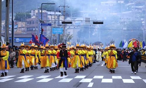 여수거북선축제 하나인 '통제영길놀이' 재현 장면. ⓒ 여수시