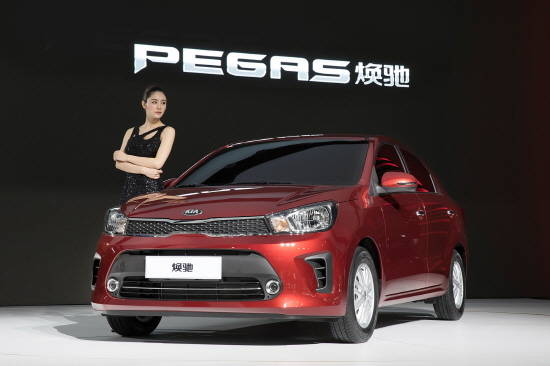 하반기 중국 출시 예정인 '페가스'는 역동적이면서 트렌디한 외관과 동급 최고 수준의 실내 및 적재공간, 그리고 다양한 안전·편의사양 등으로 기아차 엔트리 세단 콘셉트에 걸맞은 상품성을 갖춘 것이 특징이다. ⓒ 기아자동차