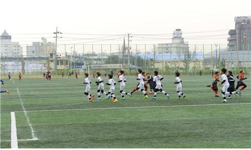 순천 축구장에서 동계훈련 하는 모습 ⓒ 순천시