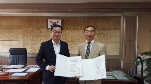 귀인중학교와 업무협약 체결한 모습. ⓒ 안양시