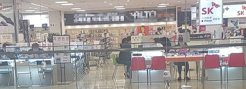 지난 23일 신도림테크노마트 모습. 갤럭시S8 출시 후 첫 일요일이지만 손님이 많지 않아 한산하다. ⓒ 프라임경제