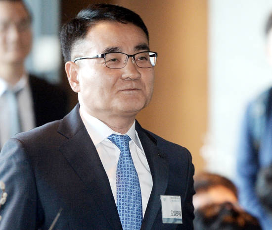 장선욱 롯데면세점 대표가 19일 인천국제공항 제2여객터미널(T2) 면세점 사업권 심사를 위한 프레젠테이션(PT) 현장에 참석했다. 장 대표는 지난해 잠실 월드타워점 특허 재취득과 관련한 공로를 인정받아 연임에 성공했다. © 뉴스1